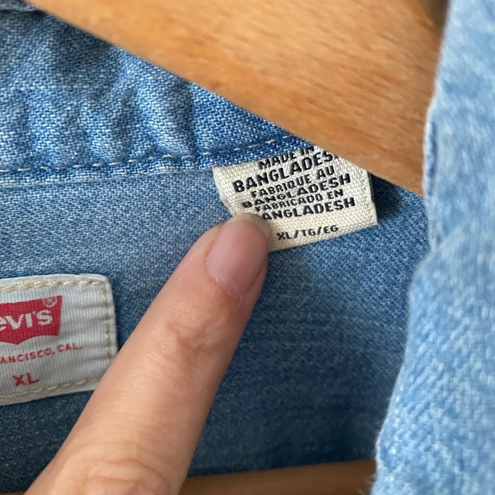 Vintage Levi’s Short Sleeve Denim Button Down - Picture 5 of 9